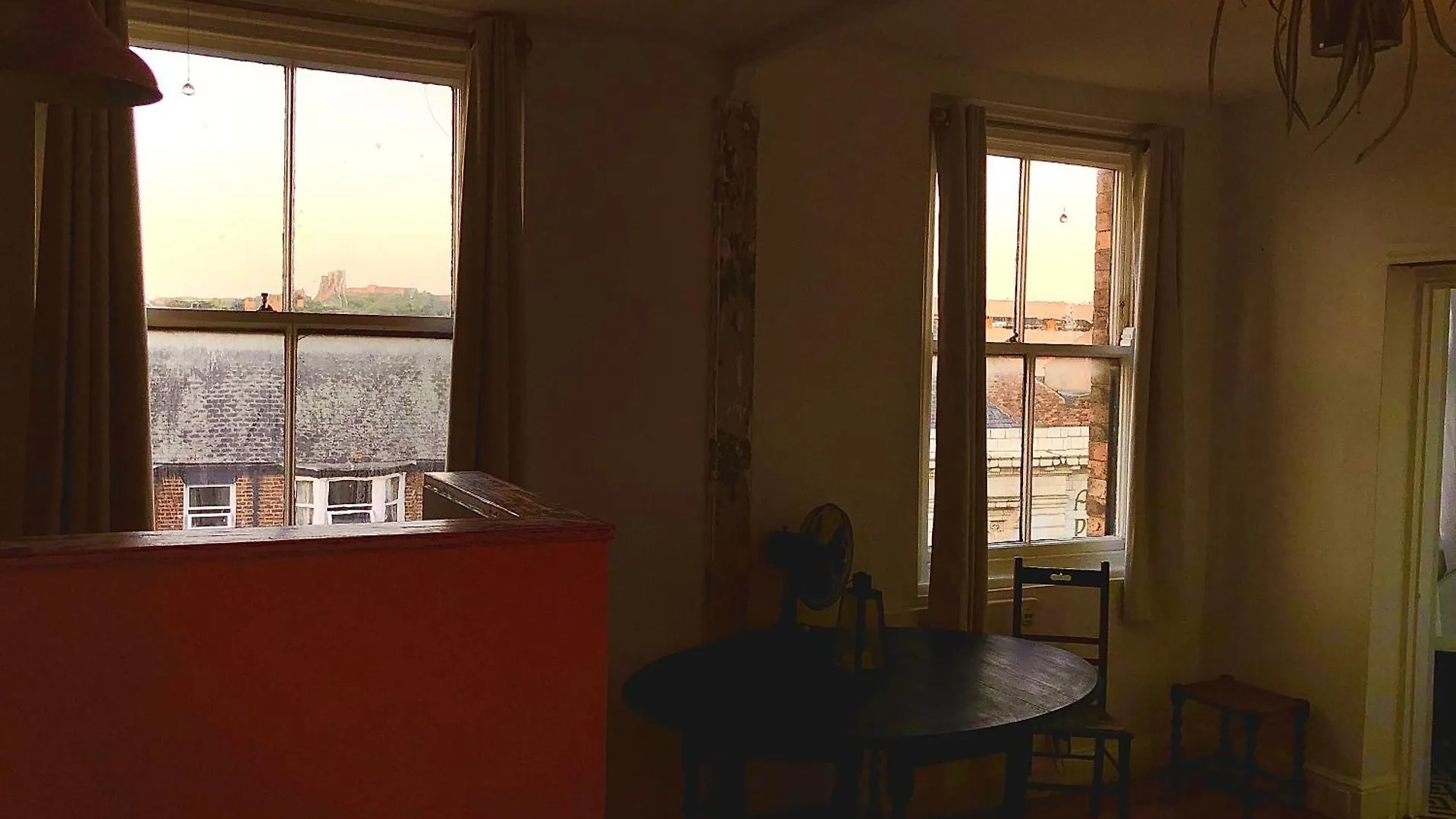 New! Castle View Studio Apartment Скарборо